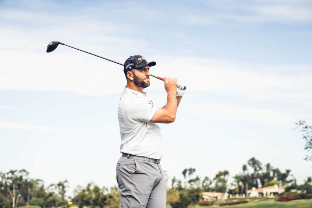 s jakými holemi hraje jon rahm